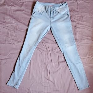 YMI Wanna Betta butt jegging size 9 light wash